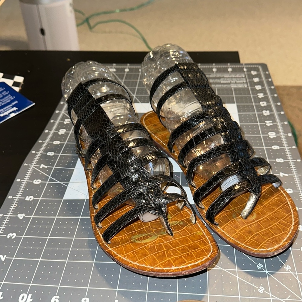 Sam Edelman Black Gator sandals Women’s 
size 9